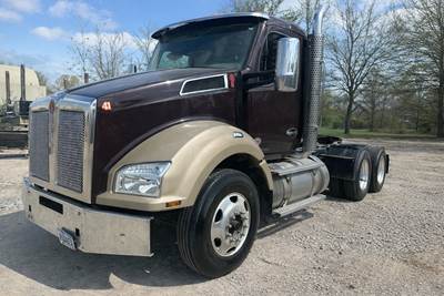 Kenworth T880 Day Cab Truck