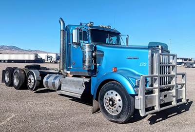 Kenworth W900 Day Cab Truck