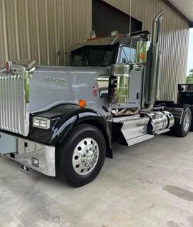 Kenworth W900 Day Cab Truck