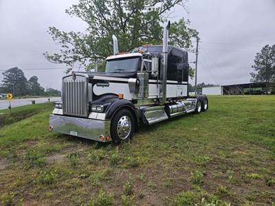 Kenworth W900 Day Cab Truck