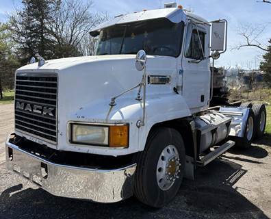 Mack CH613 Day Cab Truck
