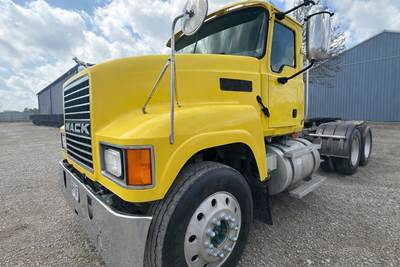 Mack CHN613 Day Cab Truck
