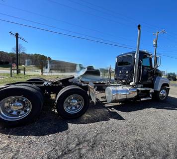 Mack CHU PINNACLE Day Cab Truck