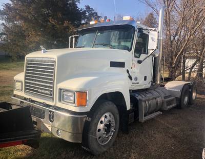 Mack Pinnacle CHU613 Day Cab Truck