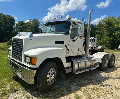 Mack Pinnacle CHU613 Day Cab Truck