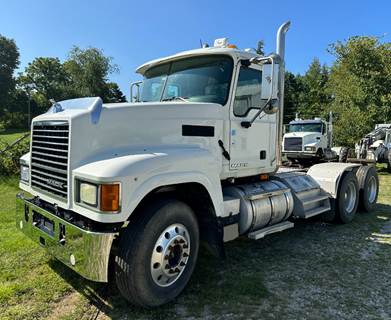 Mack Pinnacle CHU613 Day Cab Truck
