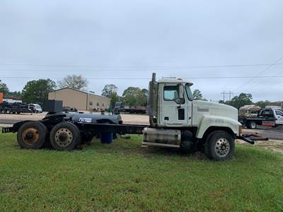 Mack Pinnacle CHU613 Day Cab Truck