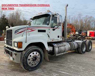 Mack Pinnacle CHU613 Day Cab Truck