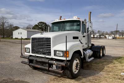 Mack Pinnacle CHU613 Day Cab Truck