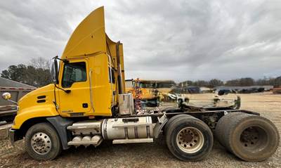 Mack Pinnacle CXU613 Day Cab Truck