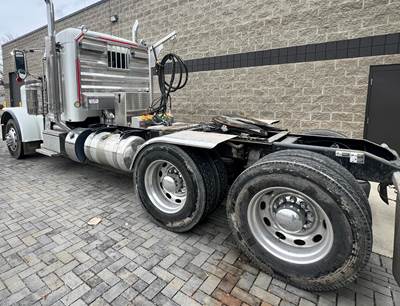 Peterbilt 389 Day Cab Truck