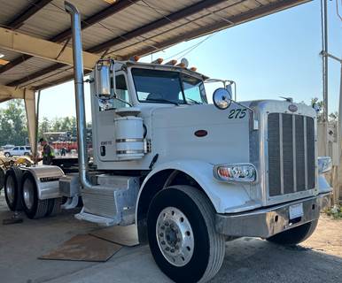 2015 Peterbilt 389 Day Cab Truck