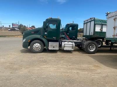 Peterbilt 579 Day Cab Truck