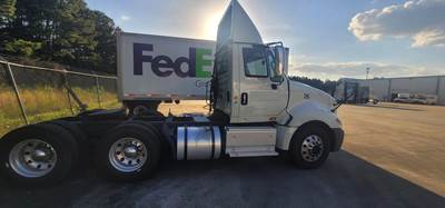 Volvo VNL Day Cab Truck