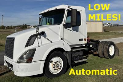 Volvo VNL42T Day Cab Truck