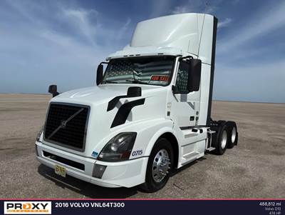 Volvo VNL64T300 Day Cab Truck