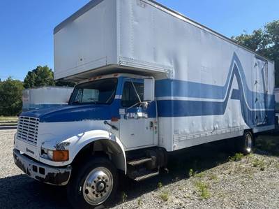International 4200 4X2 Box Truck