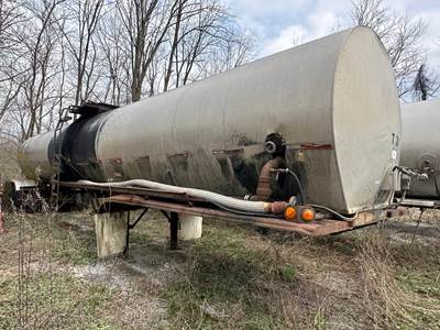 Fruehauf Dry Bulk / Pneumatic Tank Trailer