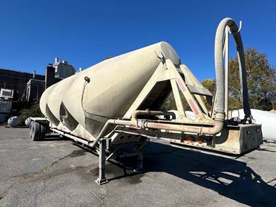 Fruehauf Dry Bulk / Pneumatic Tank Trailer