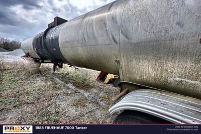 Fruehauf Dry Bulk / Pneumatic Tank Trailer