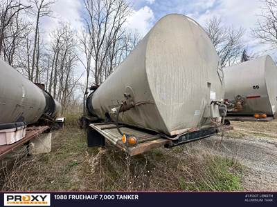 Fruehauf Dry Bulk / Pneumatic Tank Trailer