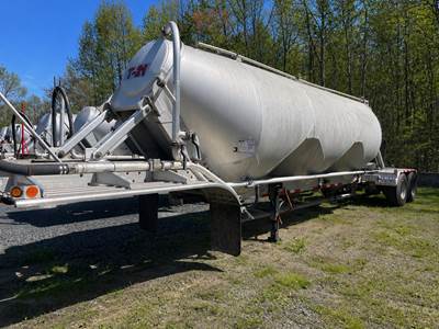 Polar 1000cf Dry Bulk / Pneumatic Tank Trailer