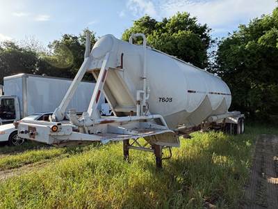 Trailmobile Dry Bulk / Pneumatic Tank Trailer