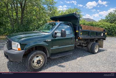 Ford F-550 XL Dump Truck