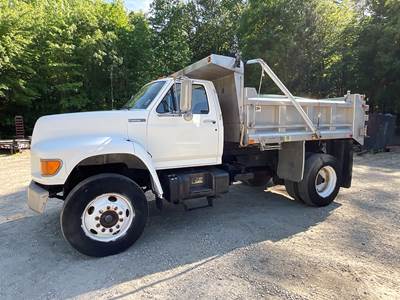 Ford F-800 Dump Truck