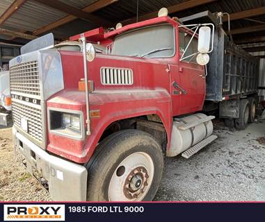 Ford LTL9000 Dump Truck