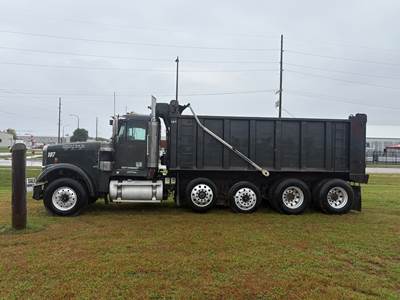 Freightliner FLD120SD Dump Truck
