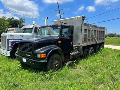 International F4900 Dump Truck
