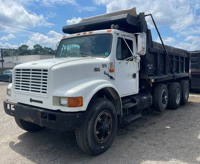 International F4900 Dump Truck