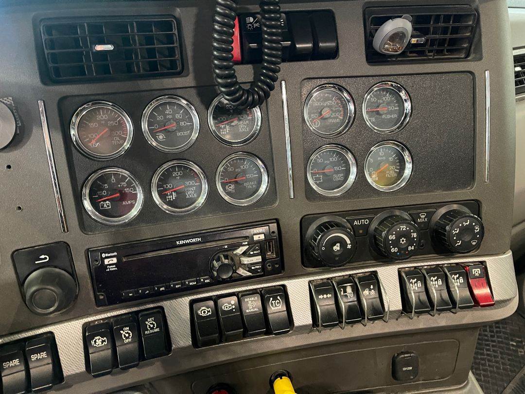 2015 Kenworth Dump Truck For Sale Pittston, PA RWV0L1W071445