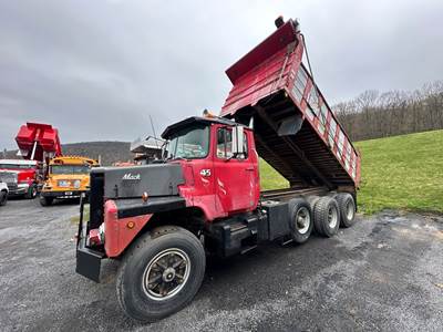Mack DM685 Dump Truck