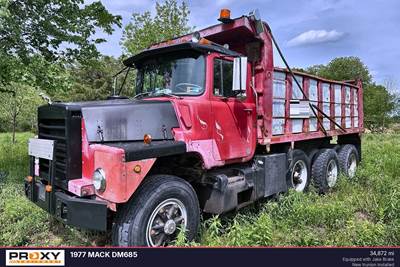 Mack DM685 Dump Truck