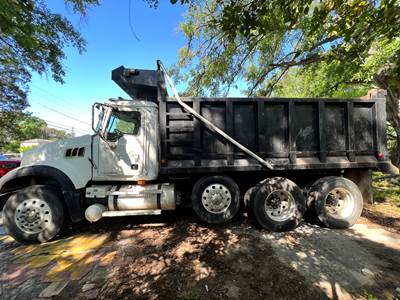 Mack Granite GU713 Dump Truck