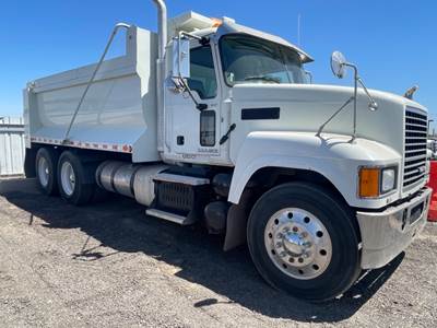 Mack Pinnacle CHU613 Dump Truck