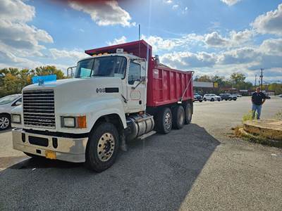 Mack Pinnacle CHU613 Dump Truck