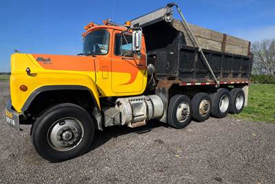 Mack RD600 Dump Truck