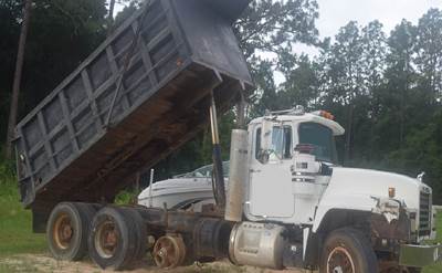 Mack RD688S Dump Truck