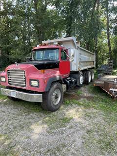 Mack RD688S Dump Truck