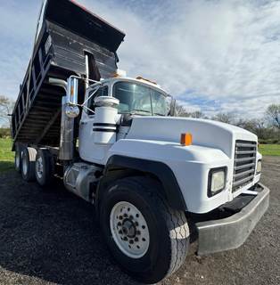 Mack RD688S Dump Truck