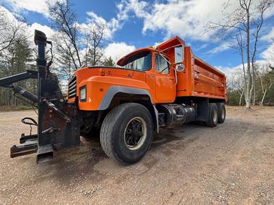 Mack RD688S Dump Truck