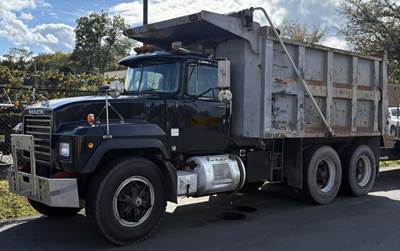 Mack RD688SX Dump Truck