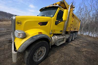 Peterbilt 579 Dump Truck