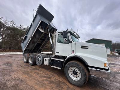 Volvo VHD64F200 Dump Truck