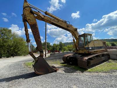 Caterpillar 235 Excavator