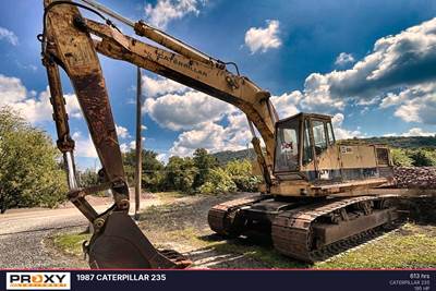 Caterpillar 235 Excavator