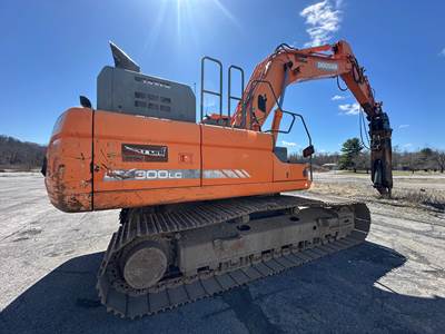 Doosan DX300LC-5 Excavator